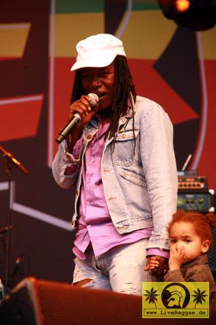 Alpha Blondy (CI) with The Solar System Band 23. Summer Jam Festival, Fuehlinger See Koeln - Red Stage 05. Juli 2008 (8).JPG